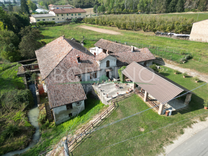 Villa in vendita a Govone, 10 locali, prezzo € 295.000 | PortaleAgenzieImmobiliari.it