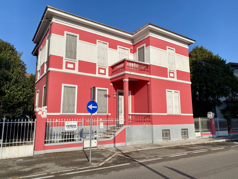 Villa in vendita a Legnago, 6 locali, zona Località: Legnago - Centro, prezzo € 250.000 | PortaleAgenzieImmobiliari.it