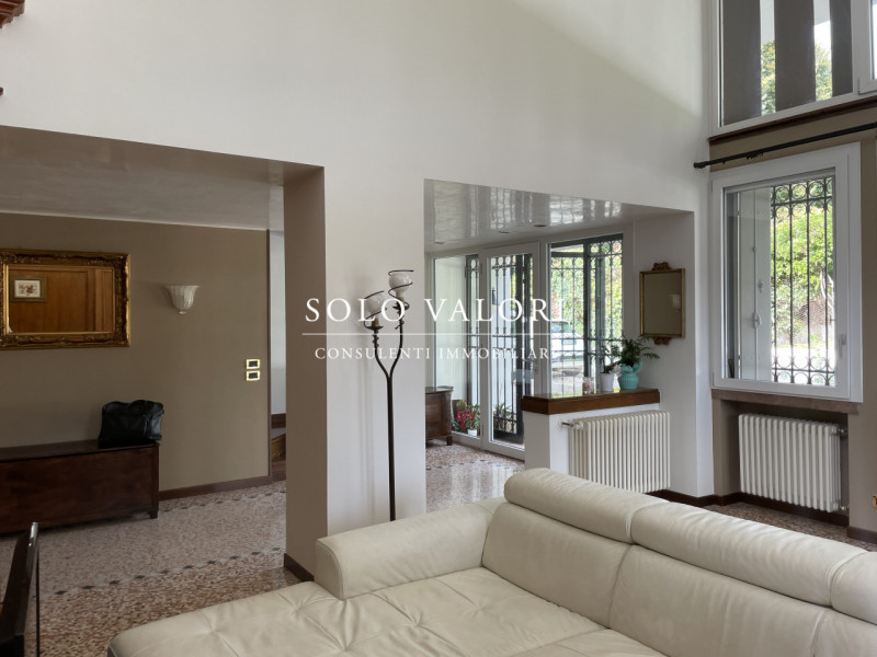 Villa in vendita a Bassano del Grappa, 7 locali, prezzo € 490.000 | PortaleAgenzieImmobiliari.it