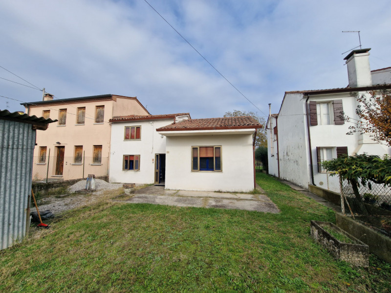 Villa in vendita a Este, 4 locali, zona Località: Este, prezzo € 100.000 | PortaleAgenzieImmobiliari.it