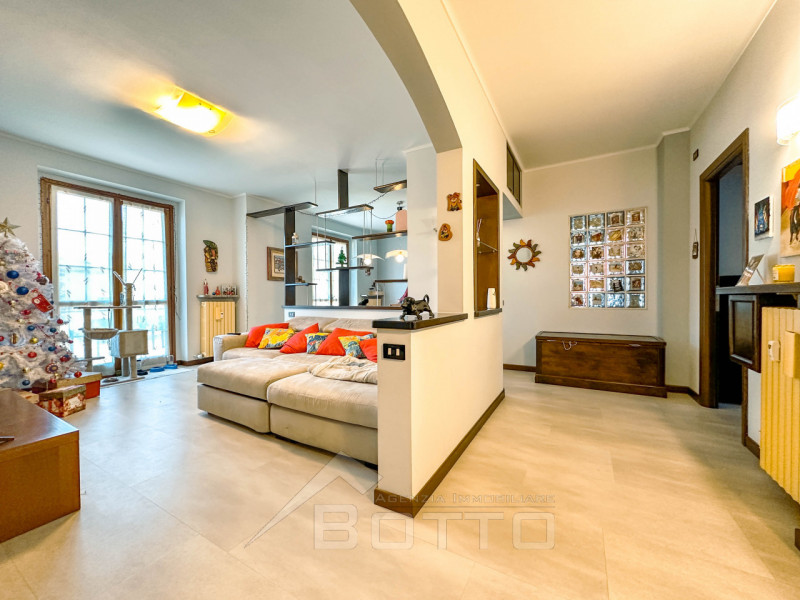Appartamento in vendita a Borgosesia, 4 locali, zona Località: Borgosesia, prezzo € 130.000 | PortaleAgenzieImmobiliari.it
