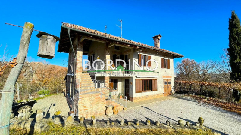 Villa in vendita a La Morra, 4 locali, zona nziata, prezzo € 365.000 | PortaleAgenzieImmobiliari.it