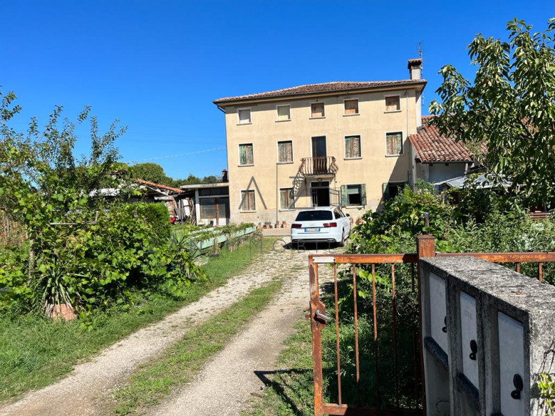 Villa Bifamiliare in vendita a Riese Pio X, 8 locali, zona à, prezzo € 260.000 | PortaleAgenzieImmobiliari.it