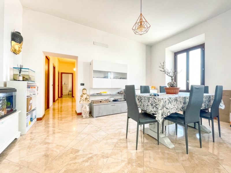 Appartamento in vendita a Oleggio, 4 locali, zona Località: Oleggio - Centro, prezzo € 259.000 | PortaleAgenzieImmobiliari.it