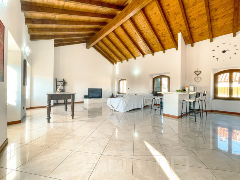 Appartamento in vendita a Oleggio, 2 locali, zona Località: Oleggio - Centro, prezzo € 215.000 | PortaleAgenzieImmobiliari.it