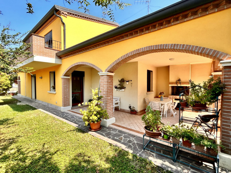 Villa in vendita a Villanova Marchesana - Zona: Villanova Marchesana - Centro
