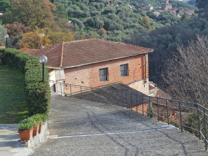 Rustico / Casale in vendita a Diano San Pietro, 9 locali, zona o Borganzo, prezzo € 85.000 | PortaleAgenzieImmobiliari.it