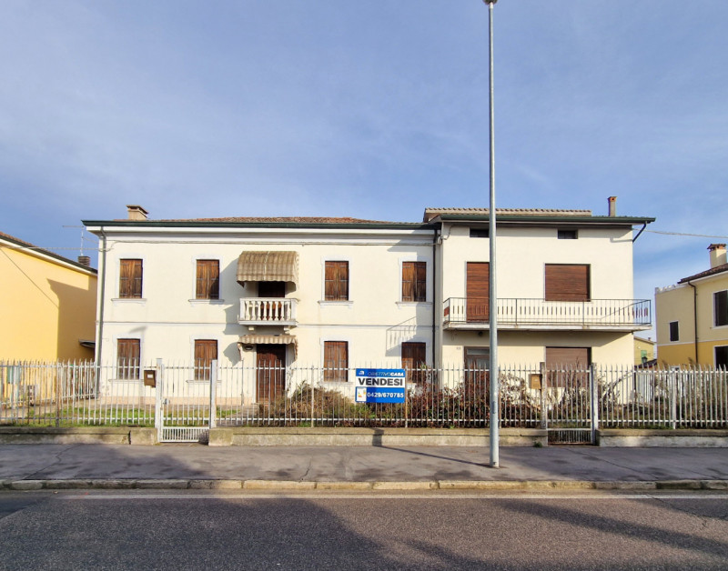 Villa in vendita a Montagnana, 8 locali, zona Località: Montagnana - Centro, prezzo € 325.000 | PortaleAgenzieImmobiliari.it