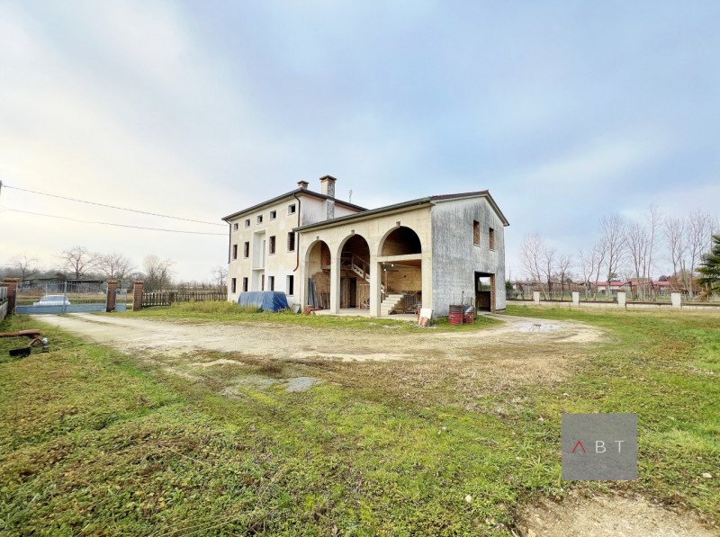 Villa in vendita a San Giorgio in Bosco, 8 locali, zona Località: San Giorgio in Bosco, prezzo € 280.000 | PortaleAgenzieImmobiliari.it