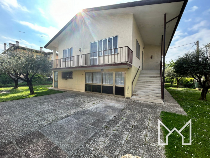 Villa in vendita a Bassano del Grappa, 5 locali, zona Località: San Vito, prezzo € 300.000 | PortaleAgenzieImmobiliari.it