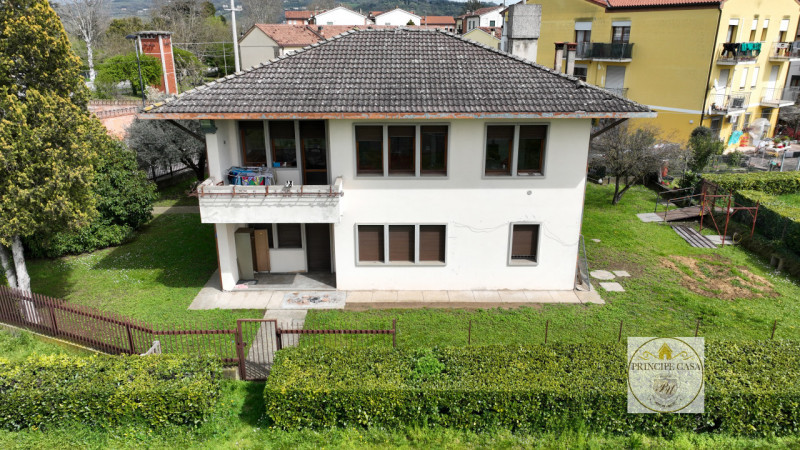Villa in vendita a Este, 7 locali, zona Località: Este, prezzo € 260.000 | PortaleAgenzieImmobiliari.it