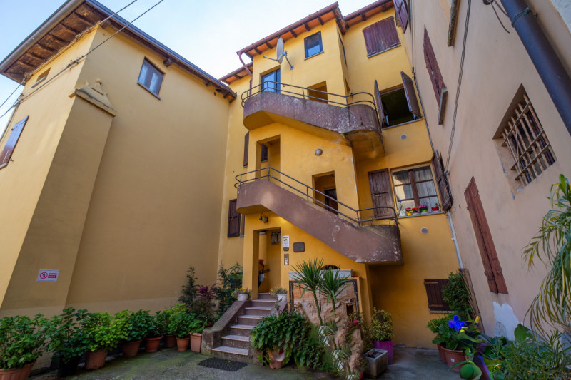 Appartamento in vendita a Montechiarugolo, 3 locali, zona Località: Basilicanova (Piazza, prezzo € 80.000 | PortaleAgenzieImmobiliari.it