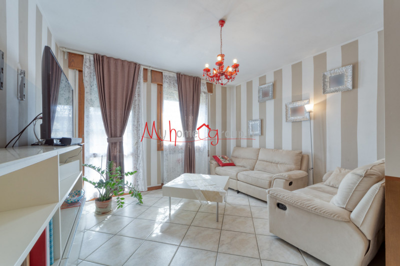 Appartamento in vendita a Selvazzano Dentro, 4 locali, zona lle, prezzo € 220.000 | PortaleAgenzieImmobiliari.it