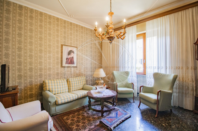 Villa in vendita a Prato - Zona: Iolo
