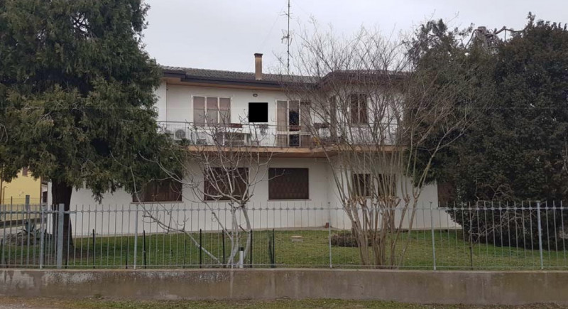 Laboratorio in vendita a Badia Polesine, 4 locali, zona Località: Badia Polesine, prezzo € 183.750 | PortaleAgenzieImmobiliari.it