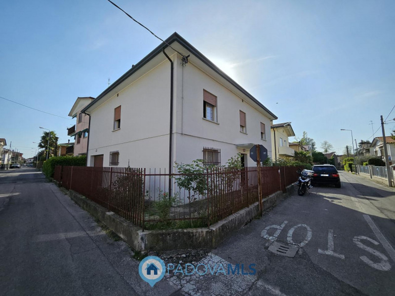 Villa in vendita a Cadoneghe, 6 locali, zona agnara, prezzo € 219.000 | PortaleAgenzieImmobiliari.it