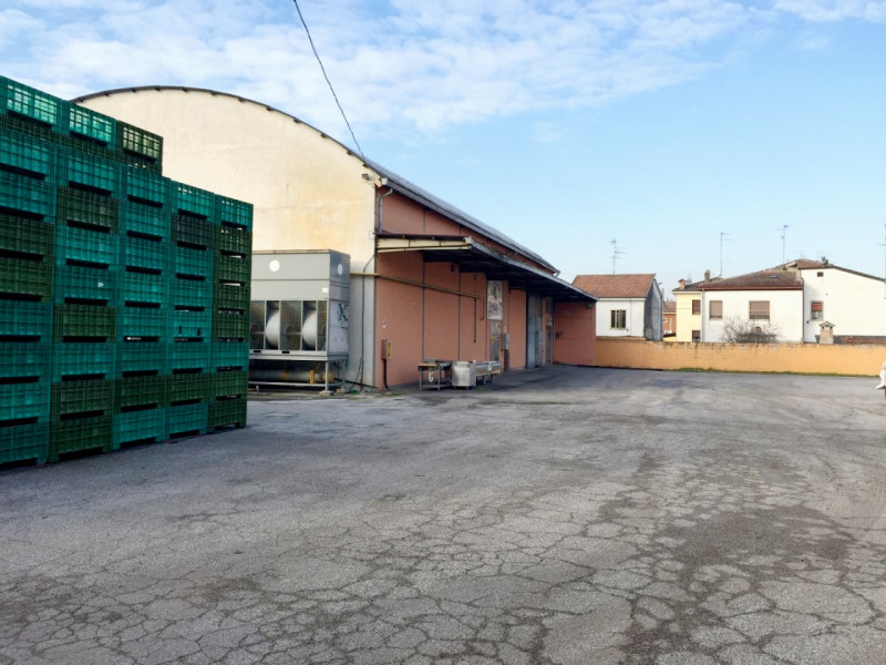 Capannone in vendita a Ferrara, 9999 locali, zona Località: Porotto - Cassana, prezzo € 380.000 | PortaleAgenzieImmobiliari.it