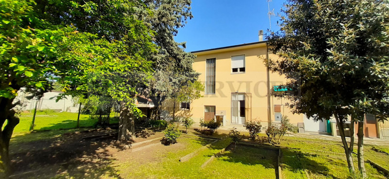 Villa in Vendita a Sannazzaro de' Burgondi