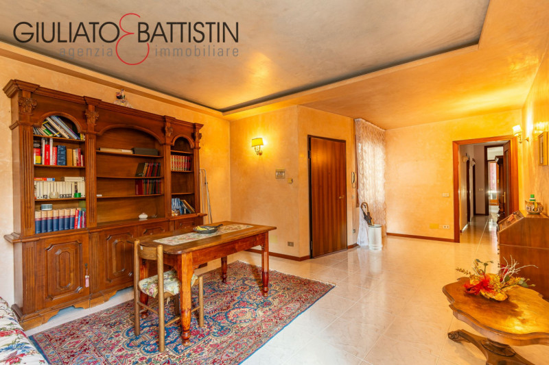 Appartamento in vendita a Vicenza, 5 locali, zona ro storico, prezzo € 300.000 | PortaleAgenzieImmobiliari.it