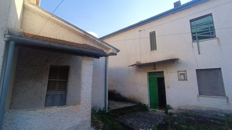 Villa Bifamiliare in vendita a Fontechiari, 5 locali, prezzo € 28.500 | PortaleAgenzieImmobiliari.it