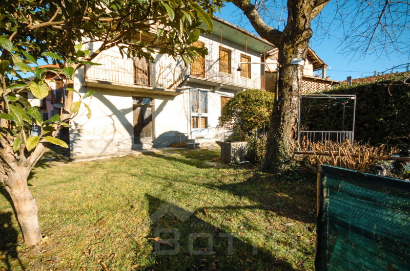 Villa in vendita a Quarna Sotto, 4 locali, prezzo € 120.000 | PortaleAgenzieImmobiliari.it
