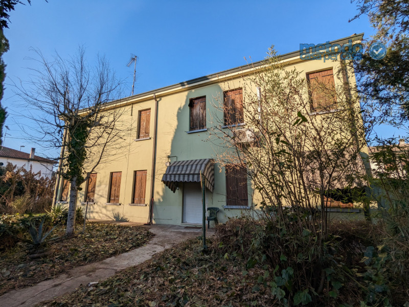Villa in Vendita a Rovigo