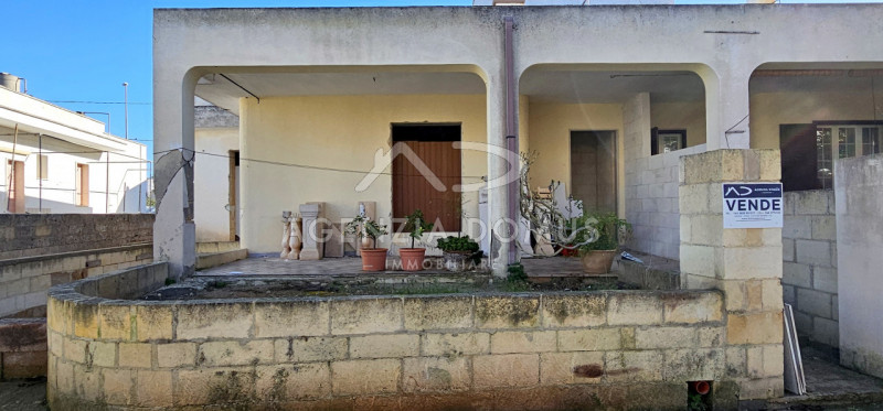 Villa in vendita a Taviano, 4 locali, prezzo € 79.000 | PortaleAgenzieImmobiliari.it
