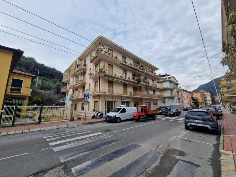 Appartamento in vendita a Taggia, 3 locali, zona Località: Taggia - Centro, prezzo € 139.000 | PortaleAgenzieImmobiliari.it