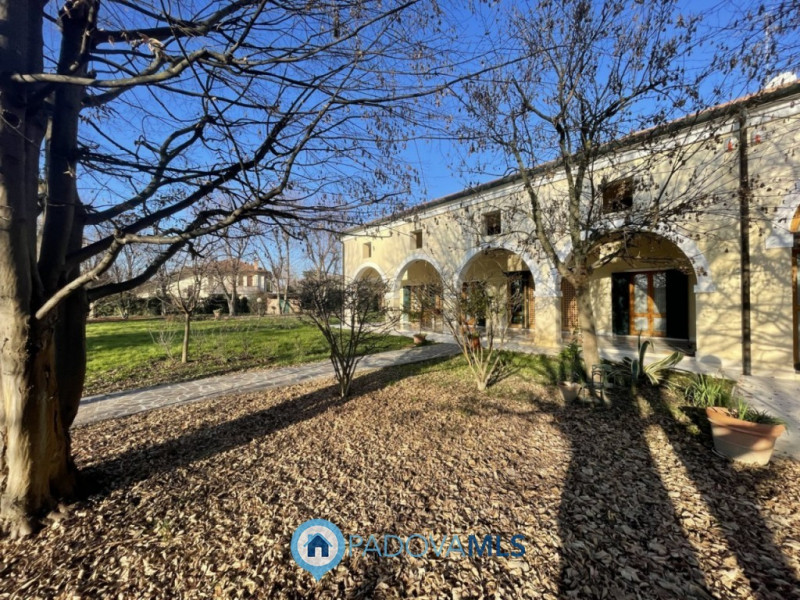 Villa in vendita a Casalserugo, 7 locali, zona Località: Casalserugo - Centro, prezzo € 400.000 | PortaleAgenzieImmobiliari.it