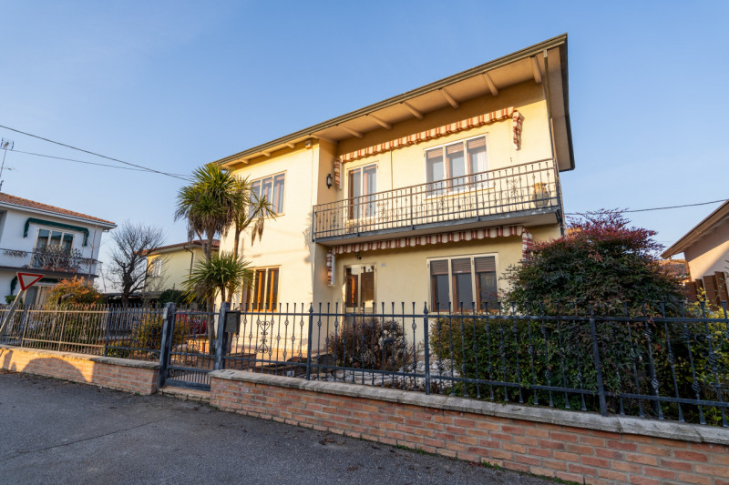 Villa in vendita a Montegrotto Terme, 4 locali, zona Località: Mezzavia, prezzo € 215.000 | PortaleAgenzieImmobiliari.it