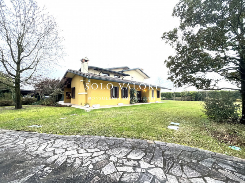 Villa in vendita a Resana, 8 locali, prezzo € 320.000 | PortaleAgenzieImmobiliari.it