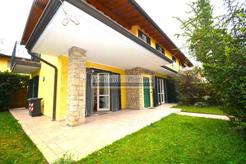 Villa Bifamiliare in vendita a Rezzato, 5 locali, zona Località: Rezzato, prezzo € 365.000 | PortaleAgenzieImmobiliari.it