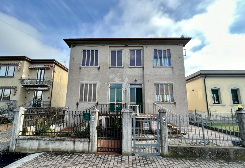 Villa Bifamiliare in vendita a Legnago, 4 locali, prezzo € 82.000 | PortaleAgenzieImmobiliari.it