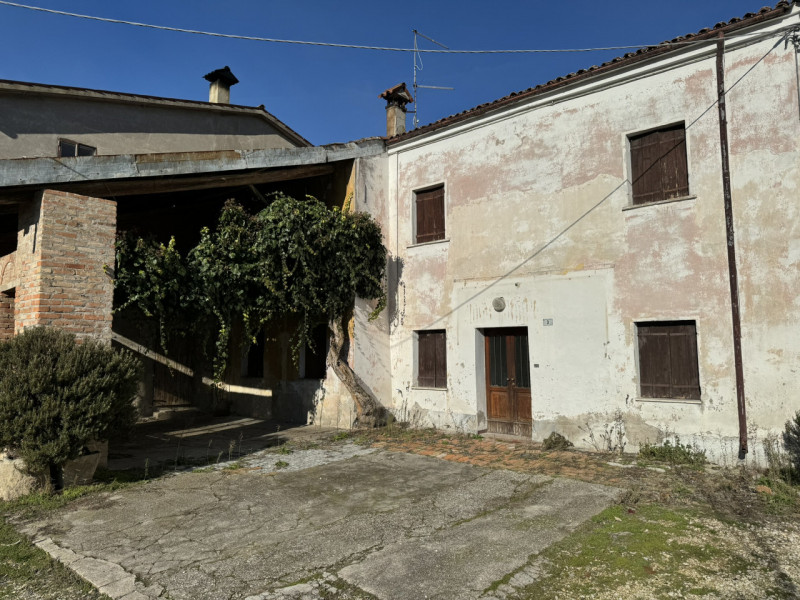 Villa a Schiera in vendita a Lozzo Atestino, 7 locali, zona Località: Lozzo Atestino - Centro, prezzo € 47.000 | PortaleAgenzieImmobiliari.it