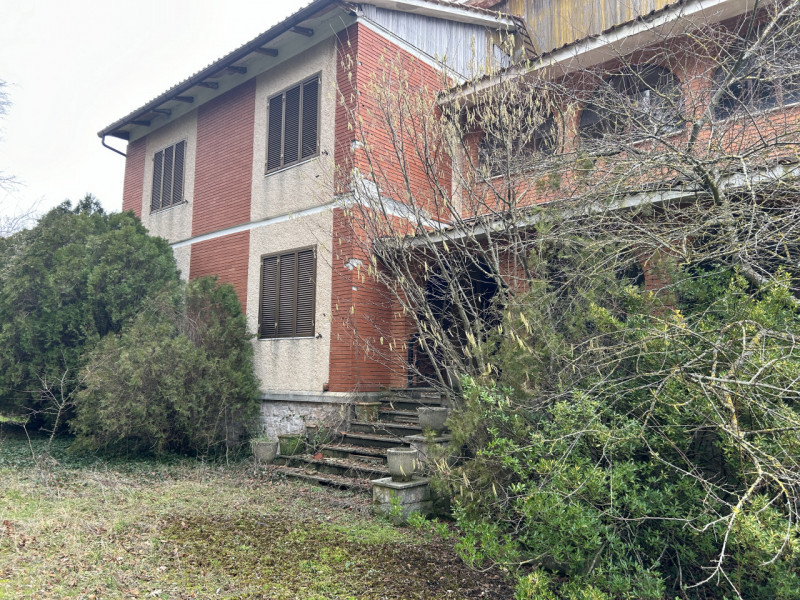 Villa in Vendita a Serravalle di Chienti