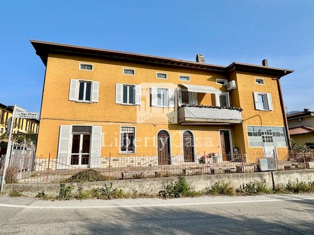 Villa Bifamiliare in vendita a Roè Volciano