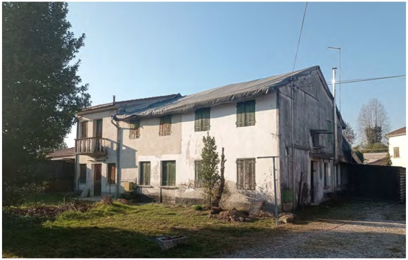 Rustico / Casale in vendita a Castelfranco Veneto, 7 locali, zona arazzo, prezzo € 80.000 | PortaleAgenzieImmobiliari.it