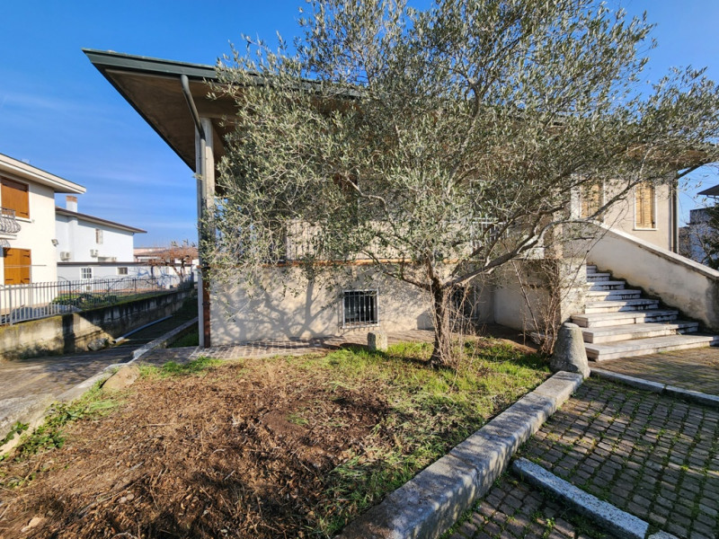 Villa in vendita a San Pietro di Morubio, 4 locali, zona vicina, Trattative riservate | PortaleAgenzieImmobiliari.it