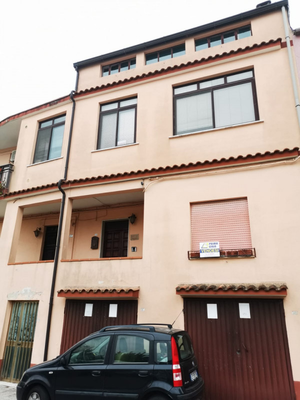 Appartamento in vendita a San Vito sullo Ionio, 6 locali, zona Località: San Vito Sullo Ionio - Centro, prezzo € 78.000 | PortaleAgenzieImmobiliari.it