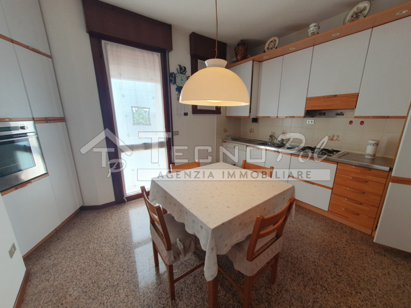 Appartamento in vendita a Camposampiero, 4 locali, prezzo € 120.000 | PortaleAgenzieImmobiliari.it