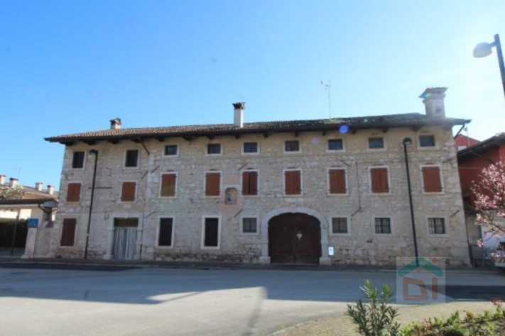 Rustico / Casale in vendita a Chiopris-Viscone, 11 locali, zona one, prezzo € 250.000 | PortaleAgenzieImmobiliari.it