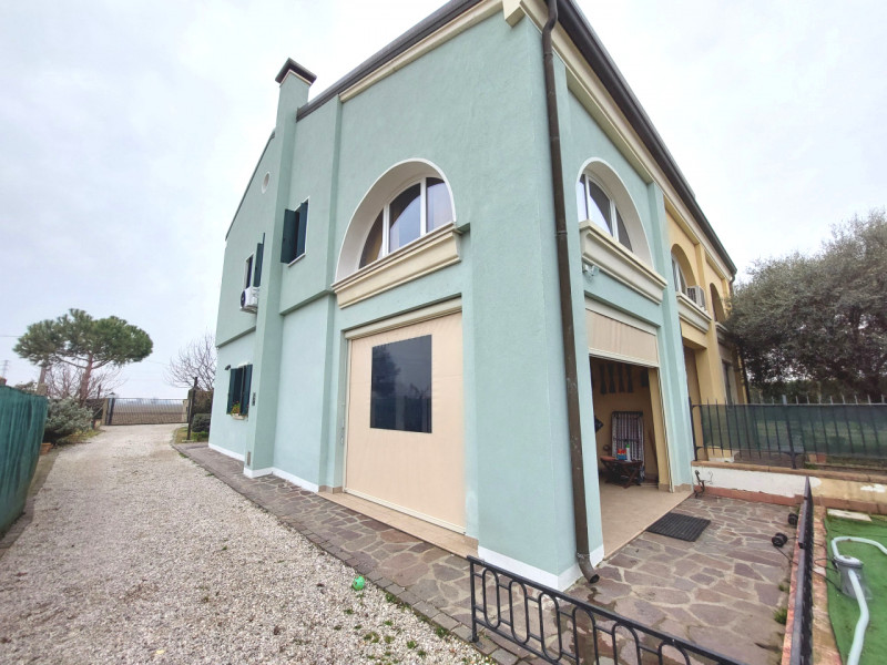 Villa Bifamiliare in Vendita a Adria