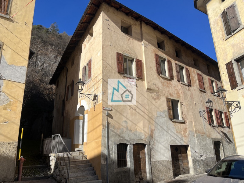 Appartamento in vendita a Tione di Trento, 5 locali, zona Località: Tione di Trento - Centro, prezzo € 80.000 | PortaleAgenzieImmobiliari.it