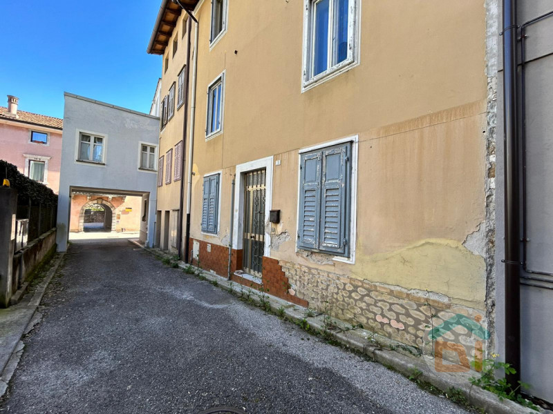 Altro in vendita a Gradisca d'Isonzo, 7 locali, zona Località: Gradisca d'Isonzo - Centro, prezzo € 85.000 | PortaleAgenzieImmobiliari.it