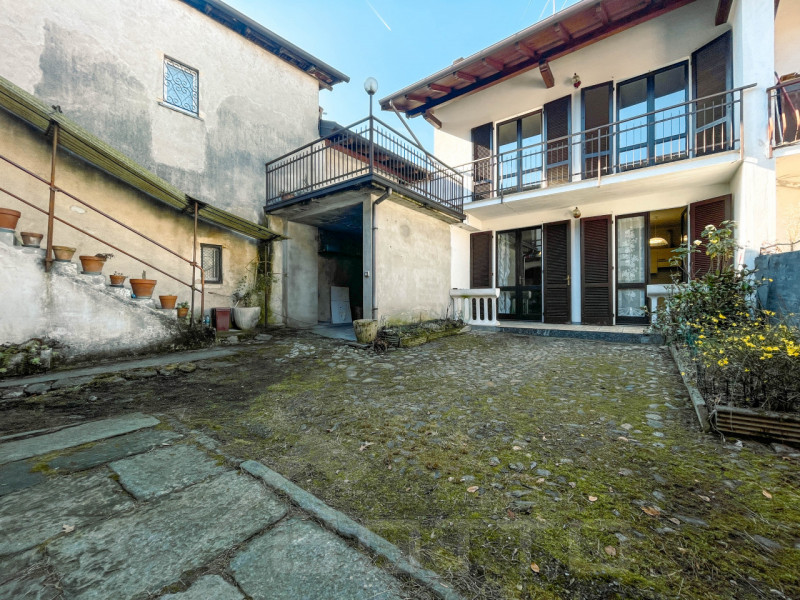 Villa a Schiera in vendita a Invorio, 4 locali, prezzo € 65.000 | PortaleAgenzieImmobiliari.it