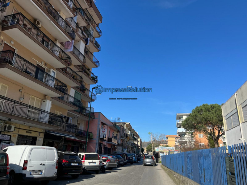Appartamento in vendita a Napoli, 6 locali, zona Località: Pianura, prezzo € 190.000 | PortaleAgenzieImmobiliari.it
