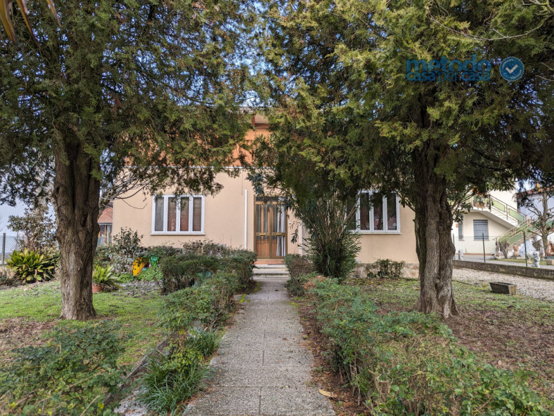 Villa in vendita a Arquà Polesine, 3 locali, zona Località: Arquà Polesine, prezzo € 68.000 | PortaleAgenzieImmobiliari.it