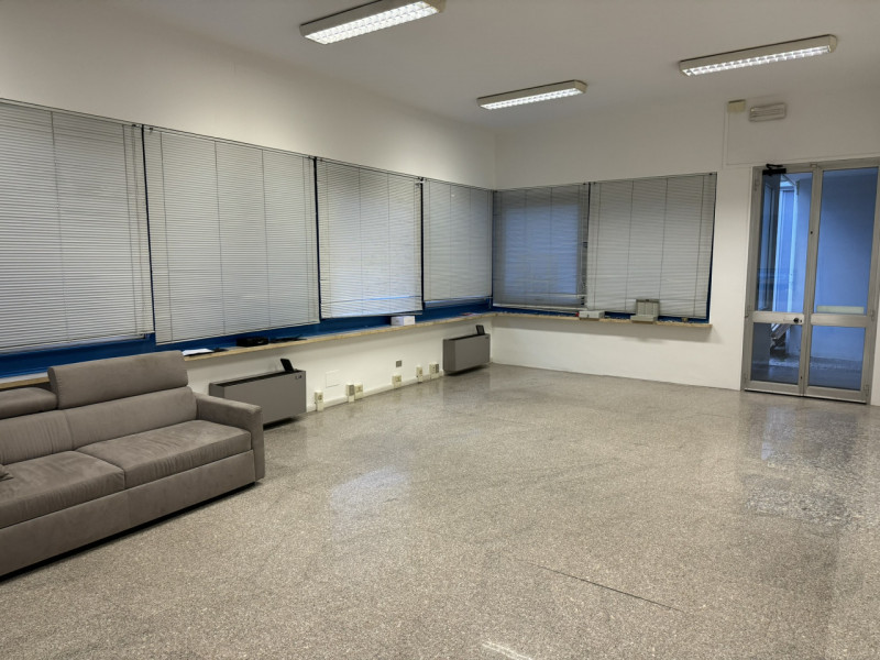 Ufficio / Studio in affitto a Este, 9999 locali, zona Località: Este, prezzo € 950 | PortaleAgenzieImmobiliari.it