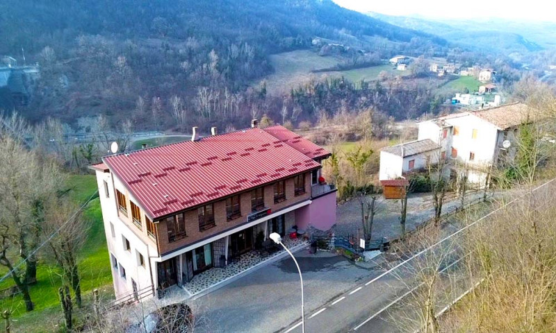 Immobile Commerciale in affitto a Vernasca, 9999 locali, zona Zona: Mignano, prezzo € 3.000 | CambioCasa.it