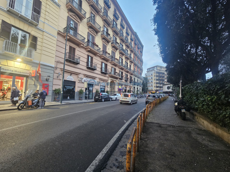 Immobile Commerciale in Vendita a Napoli
